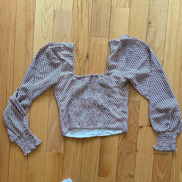 NWOT Abercrombie & Fitch White Top with Brown Geo Print - Picture 3 of 3